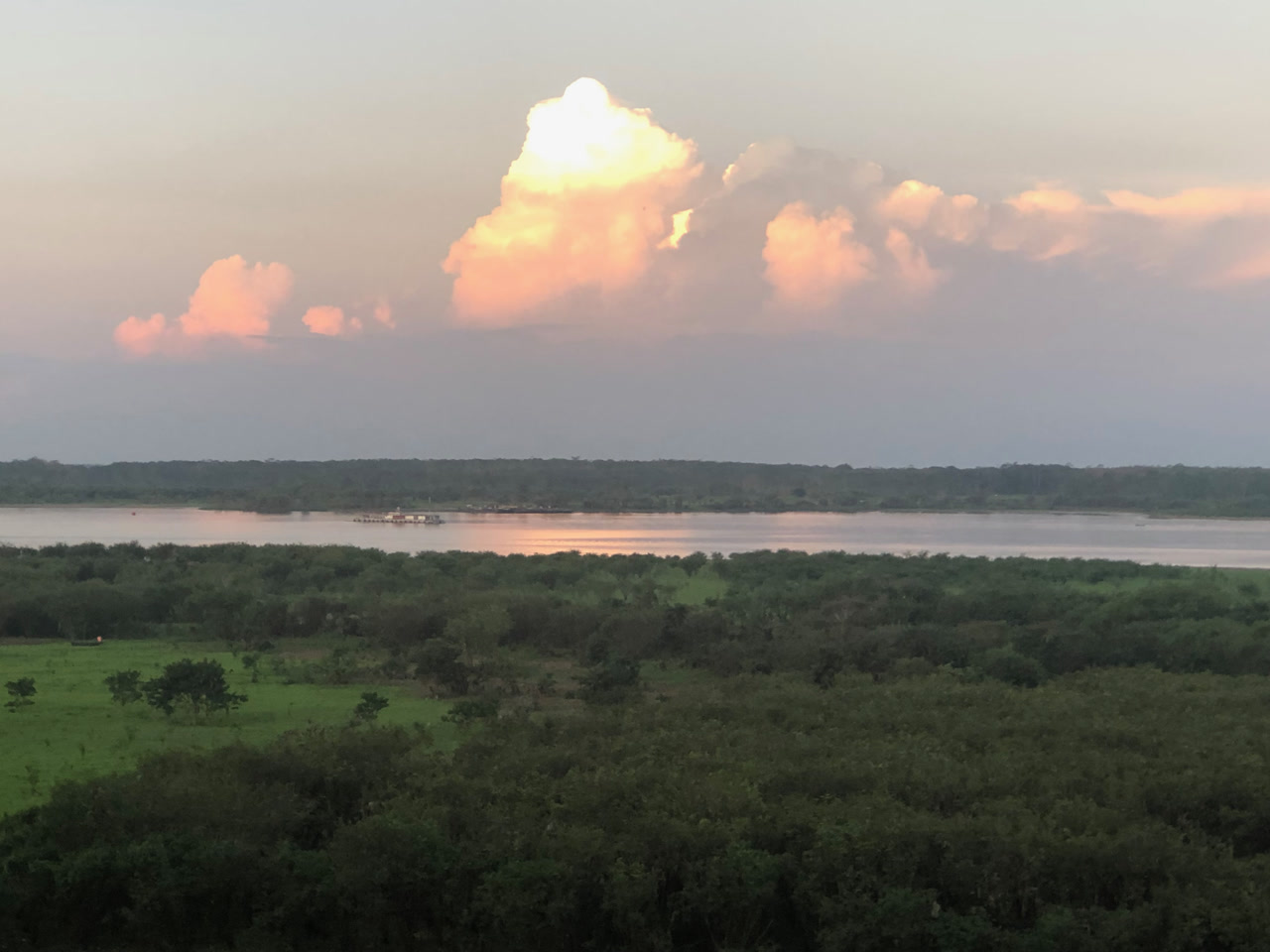 Peru · Flusslandschaft bei Iquitos