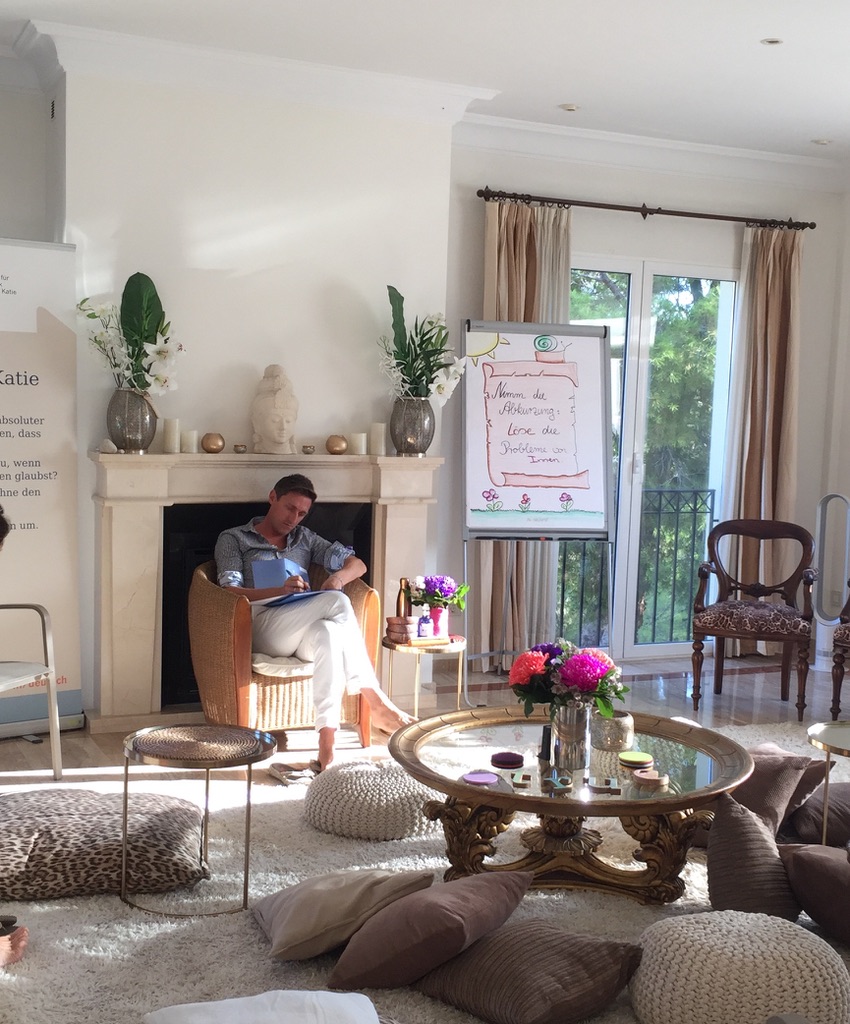 Ein stiller Schreibmoment in der Villa Bendinat